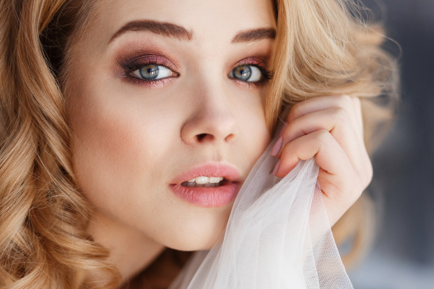 ฝัน ถอน ผม หงอก ตัว เอง